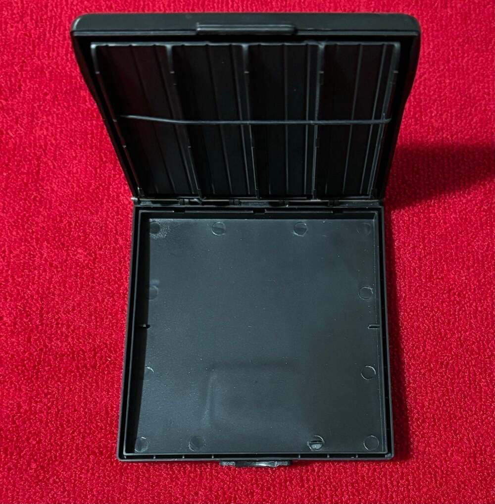SOLO Portable Reeds Storage Case. - Picture 3 of 4